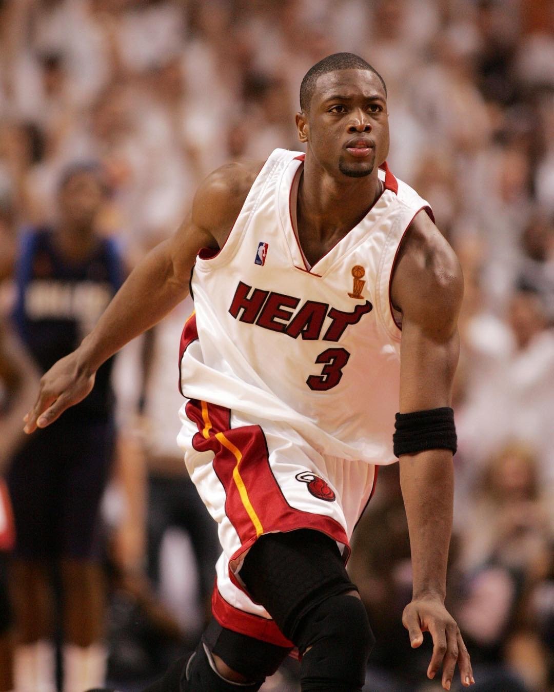 阿莱格里电话指挥后，米兰火速扳回一城（阿莱格里隔空布阵，米兰迅速追回一球）