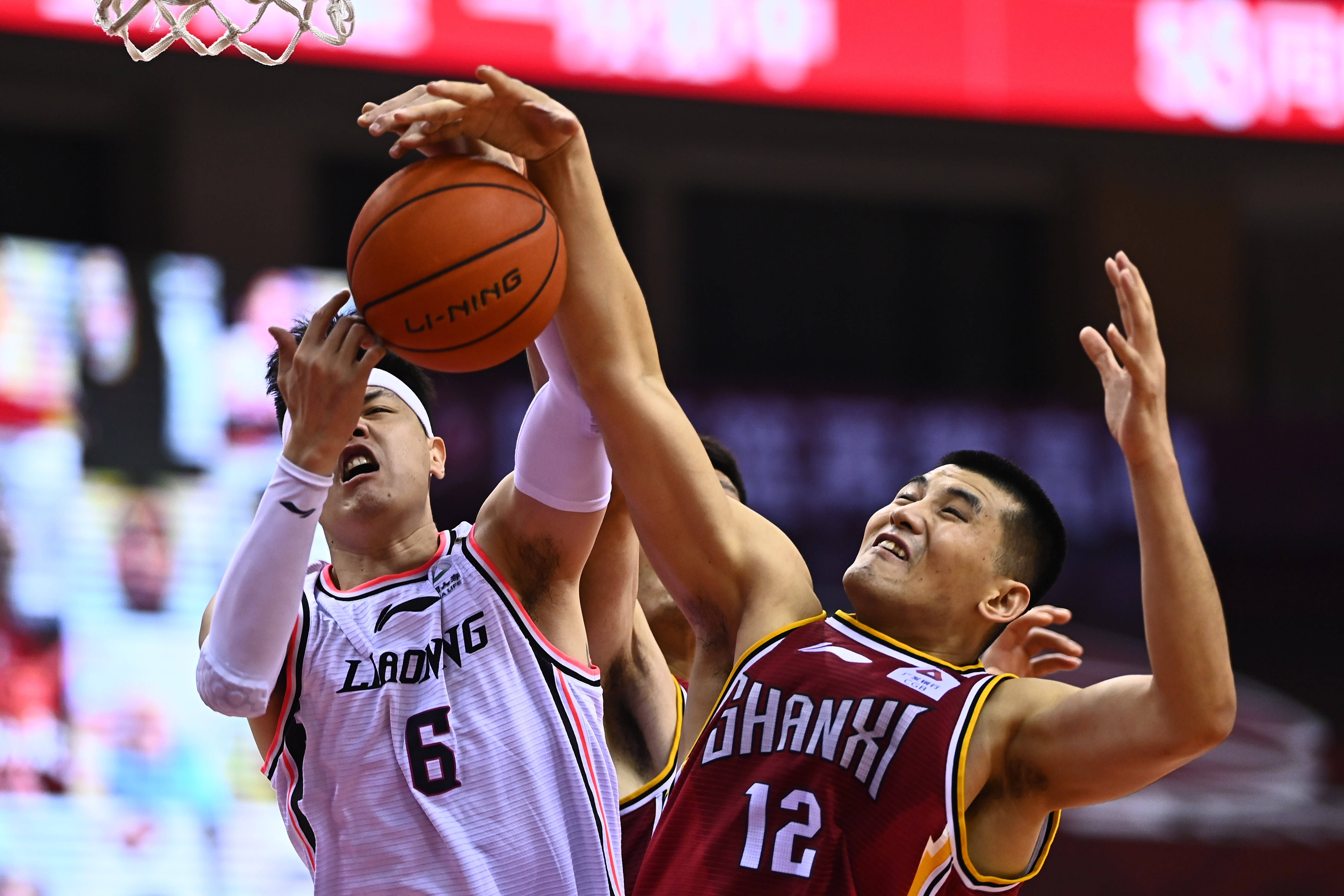 重金挖角！曝申花欲签国安全能中场，顶替即将离队的阿玛杜（曝申花有意引进国安全能中场，填补阿玛杜离队空缺）