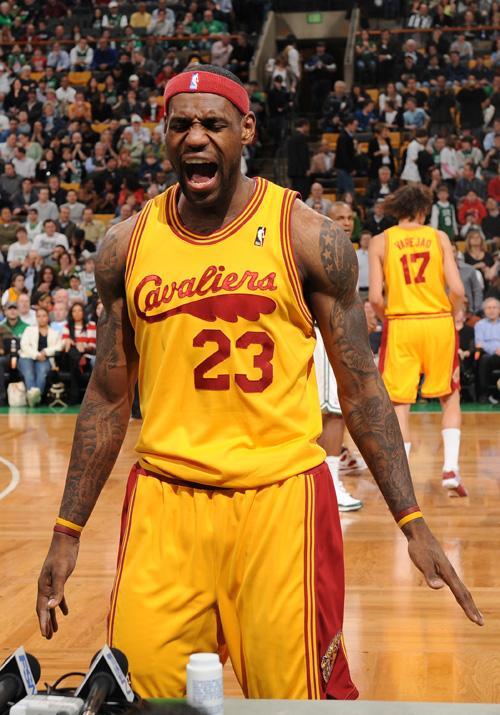 利雅得胜利客战新未来城体育：C罗PK拉卡泽特；菲利克斯首发（利雅得胜利客场挑战新未来城体育：C罗对决拉卡泽特，菲利克斯首发登场）