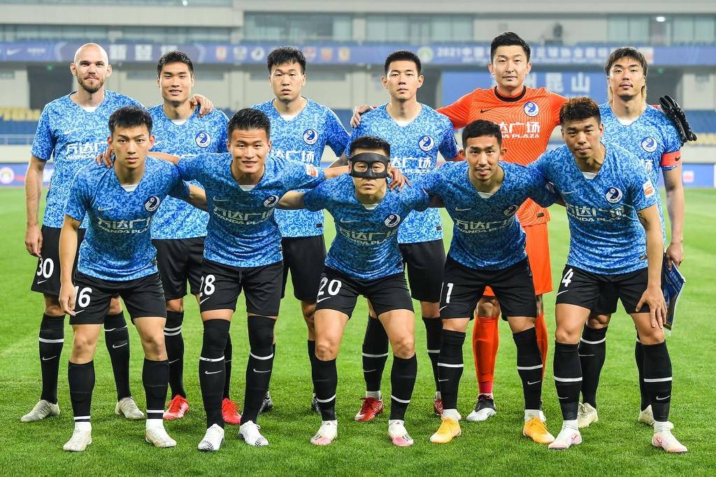 爱尔兰主帅：C罗只是一时冲动；球迷营造了难以置信的氛围
