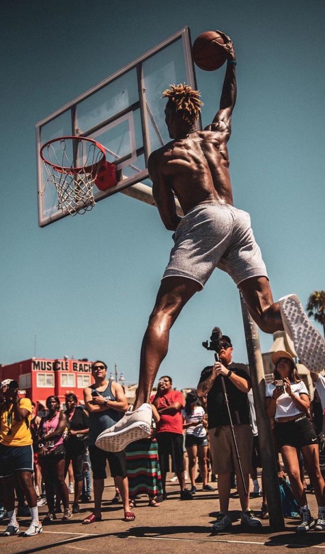 巴媒：内马尔预计下周接受手术，本月底前与桑托斯续约（巴西媒体称内马尔或将于下周手术，预计月底前敲定与桑托斯续约）