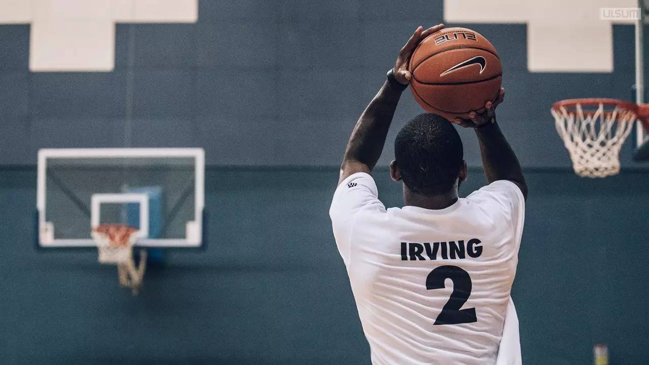 文班本赛季出战12场马刺8胜4负，缺席12场马刺9胜3负（文班在与不在：出战12场8胜4负，缺席12场马刺9胜3负）