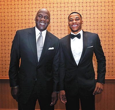 土鸡PK桑巴！国际排联认证这是本届VNL至今最激烈的强强对话！（土鸡大战桑巴：国际排联认定为本届VNL迄今最火爆的强强对决）